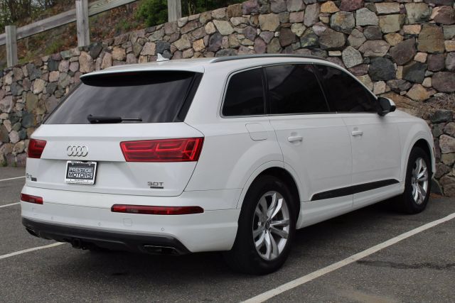 Vehicle image 6 of 45