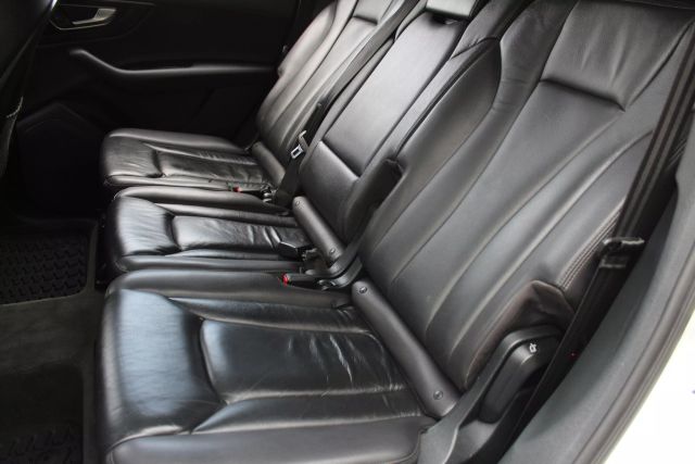Vehicle image 13 of 45