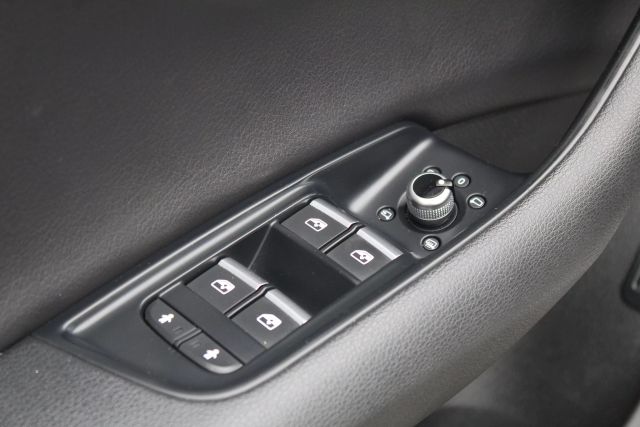 Vehicle image 23 of 45