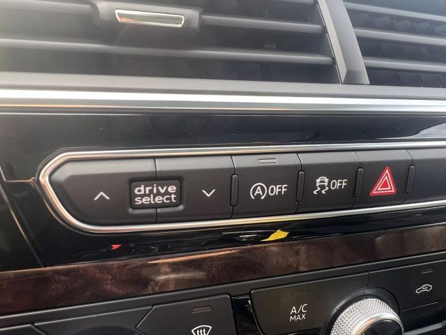 Vehicle image 24 of 29