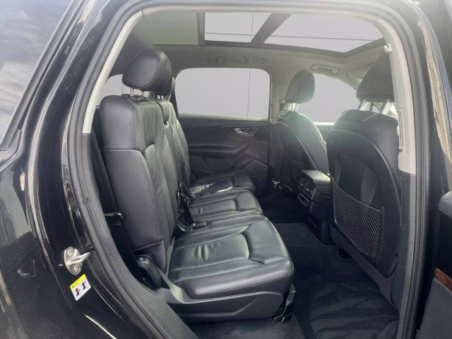 Vehicle image 17 of 29
