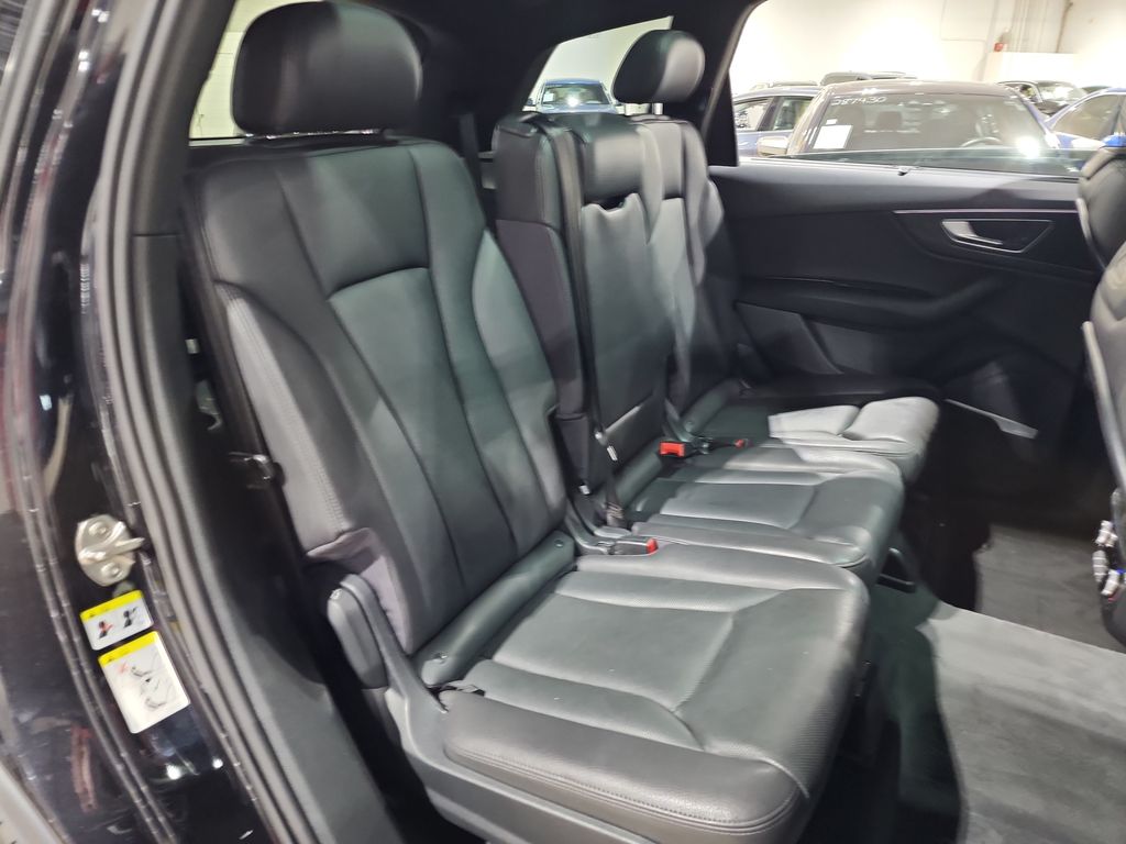Vehicle image 25 of 47