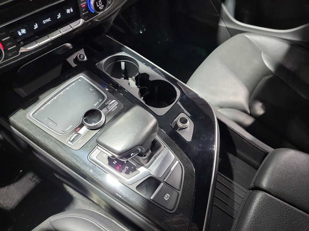 Vehicle image 40 of 47