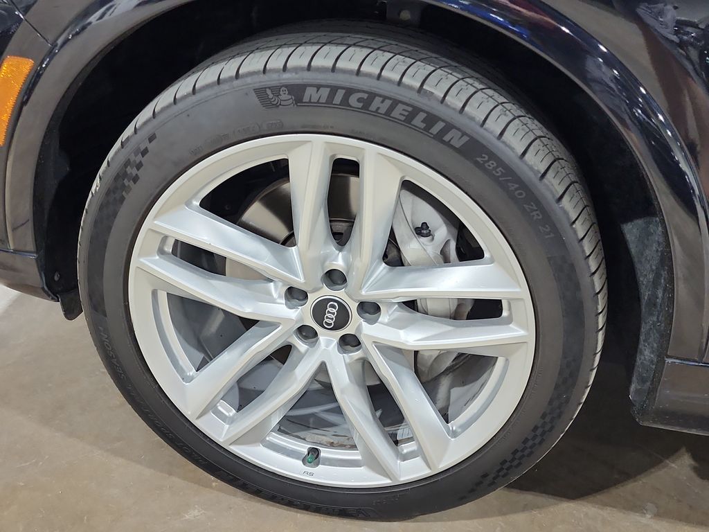 Vehicle image 44 of 47