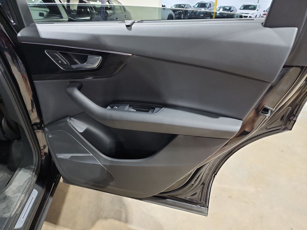 Vehicle image 28 of 47
