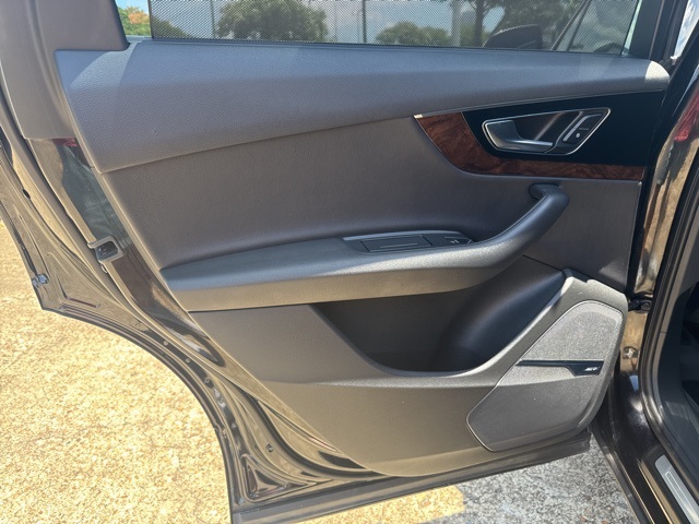 Vehicle image 29 of 40