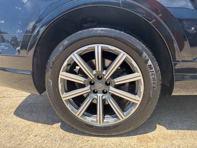 Vehicle image 12 of 40
