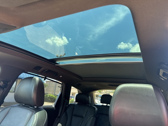 Vehicle image 19 of 40