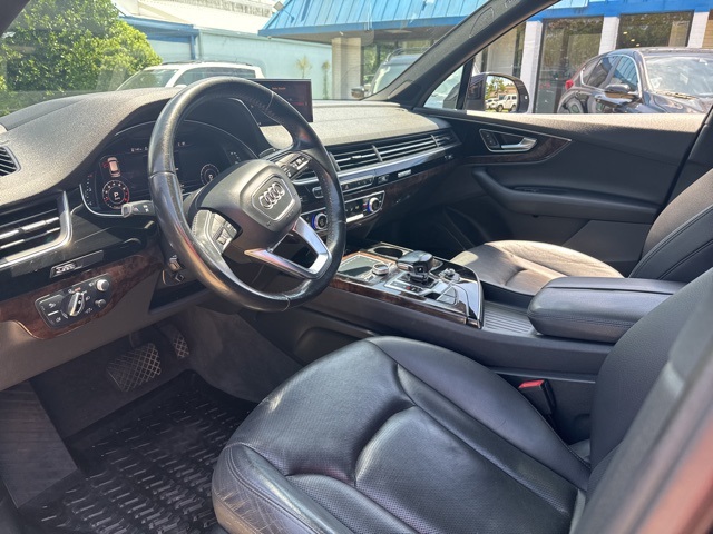 Vehicle image 21 of 40