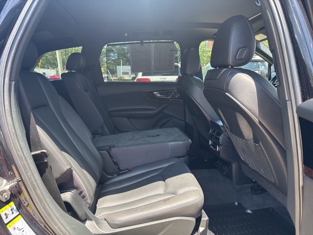 Vehicle image 17 of 40