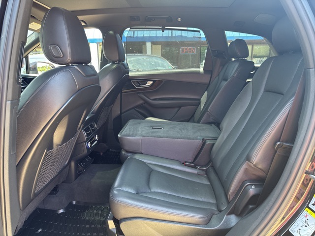 Vehicle image 18 of 40