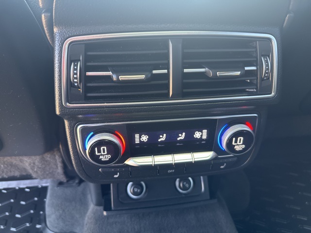 Vehicle image 36 of 40