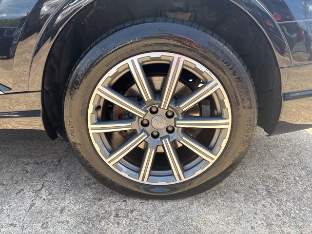 Vehicle image 11 of 40