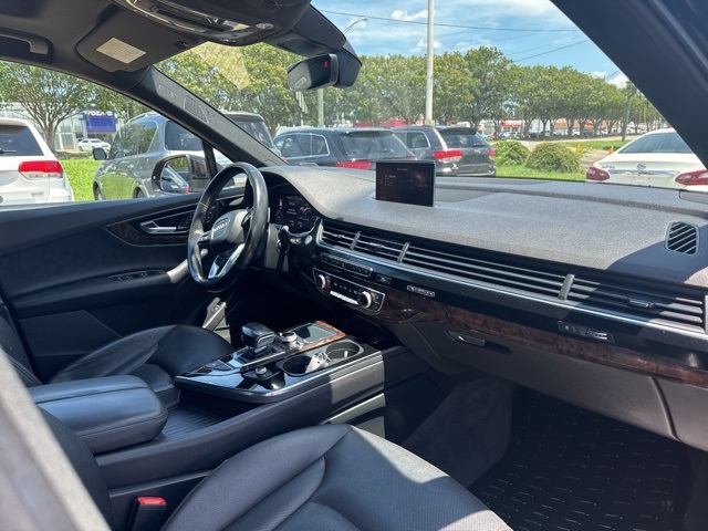 Vehicle image 20 of 40