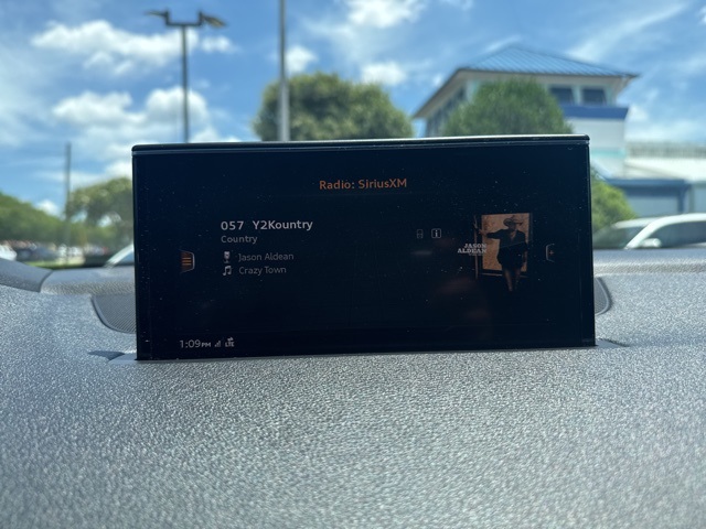Vehicle image 26 of 40