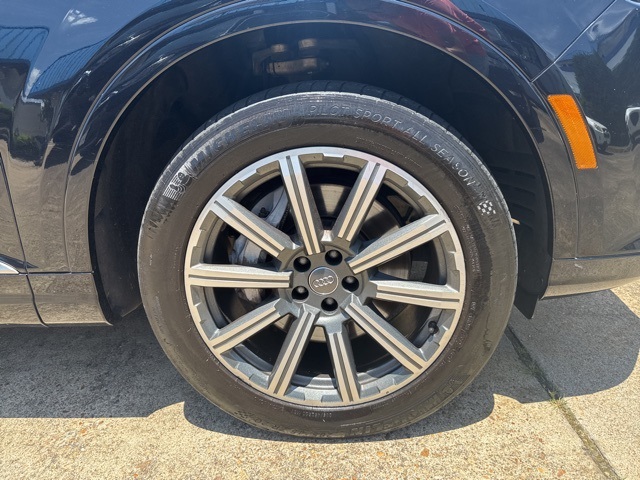 Vehicle image 9 of 40