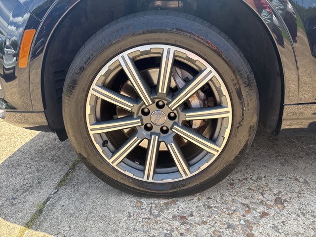 Vehicle image 10 of 40