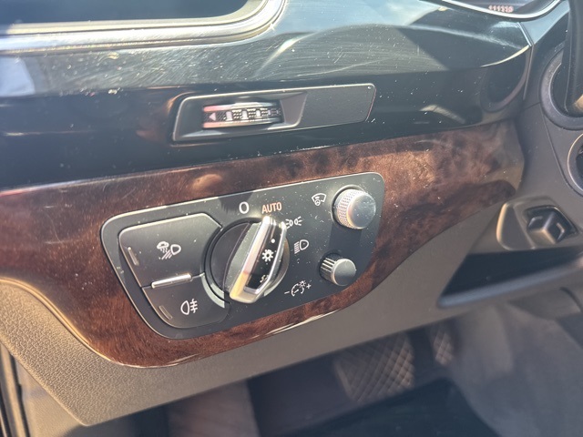 Vehicle image 34 of 40