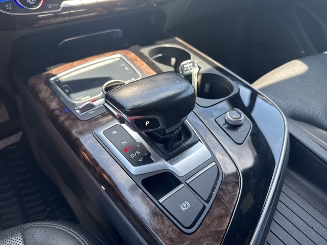 Vehicle image 28 of 40