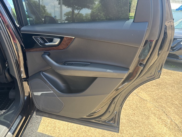 Vehicle image 39 of 40
