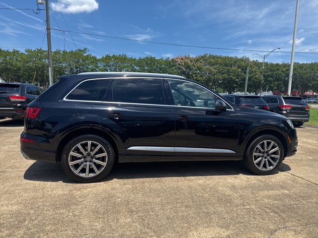 Vehicle image 4 of 40