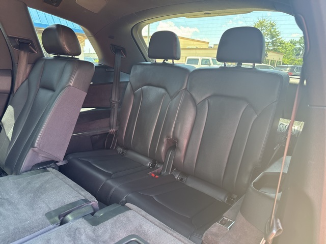 Vehicle image 16 of 40