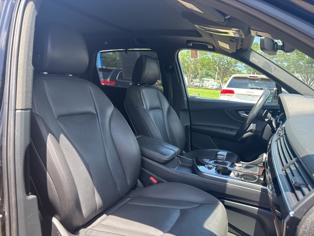 Vehicle image 14 of 40