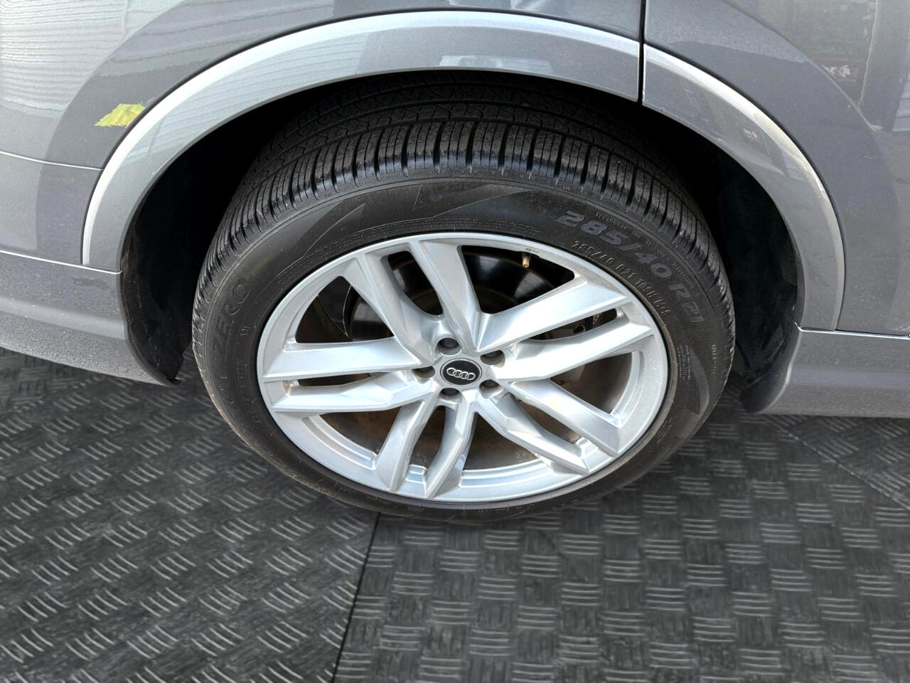 Vehicle image 15 of 28