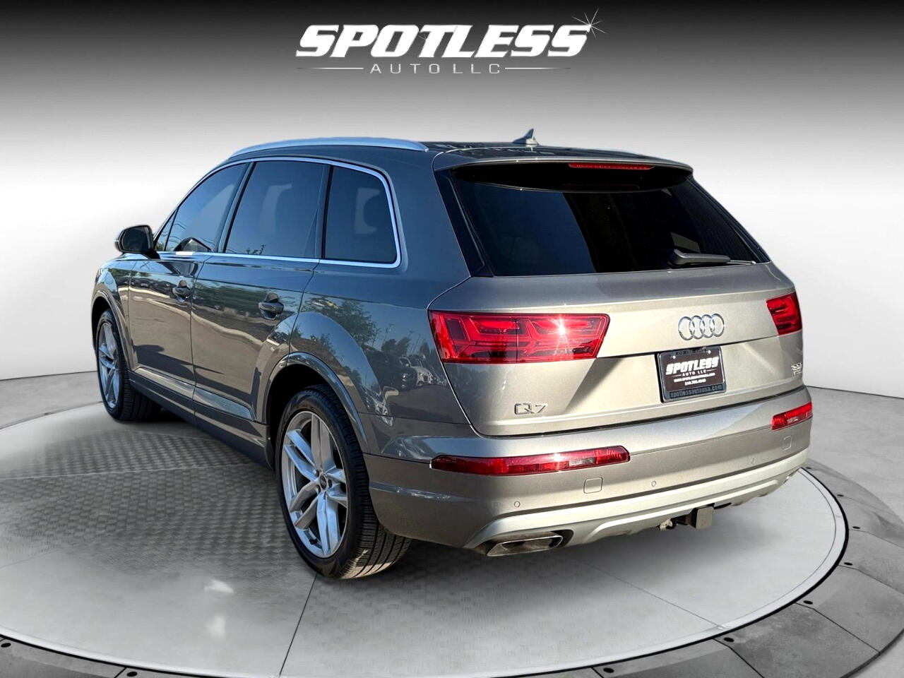 Vehicle image 10 of 28