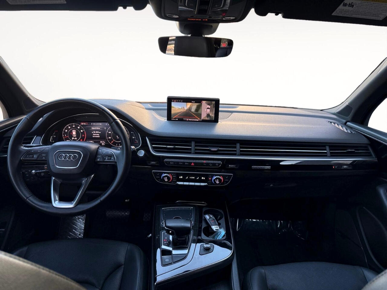 Vehicle image 21 of 28