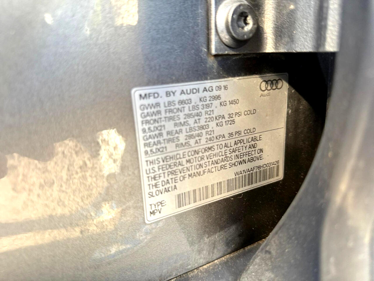 Vehicle image 18 of 28