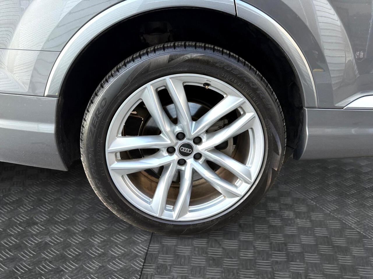 Vehicle image 16 of 28