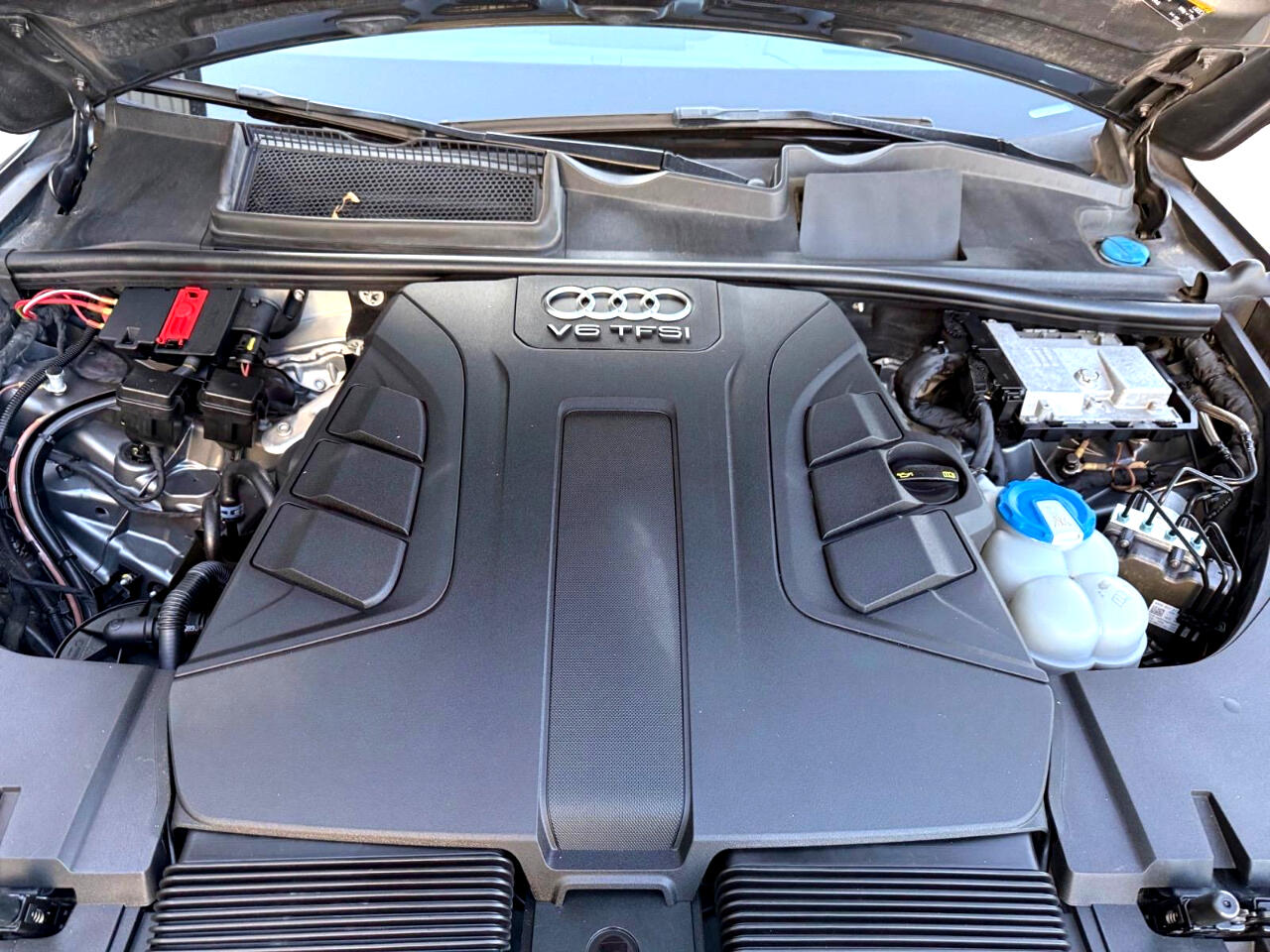 Vehicle image 17 of 28