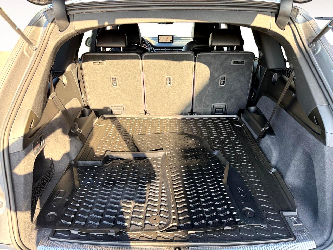 Vehicle image 26 of 28