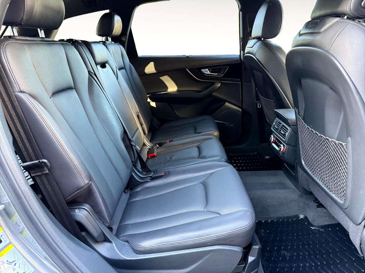 Vehicle image 27 of 28