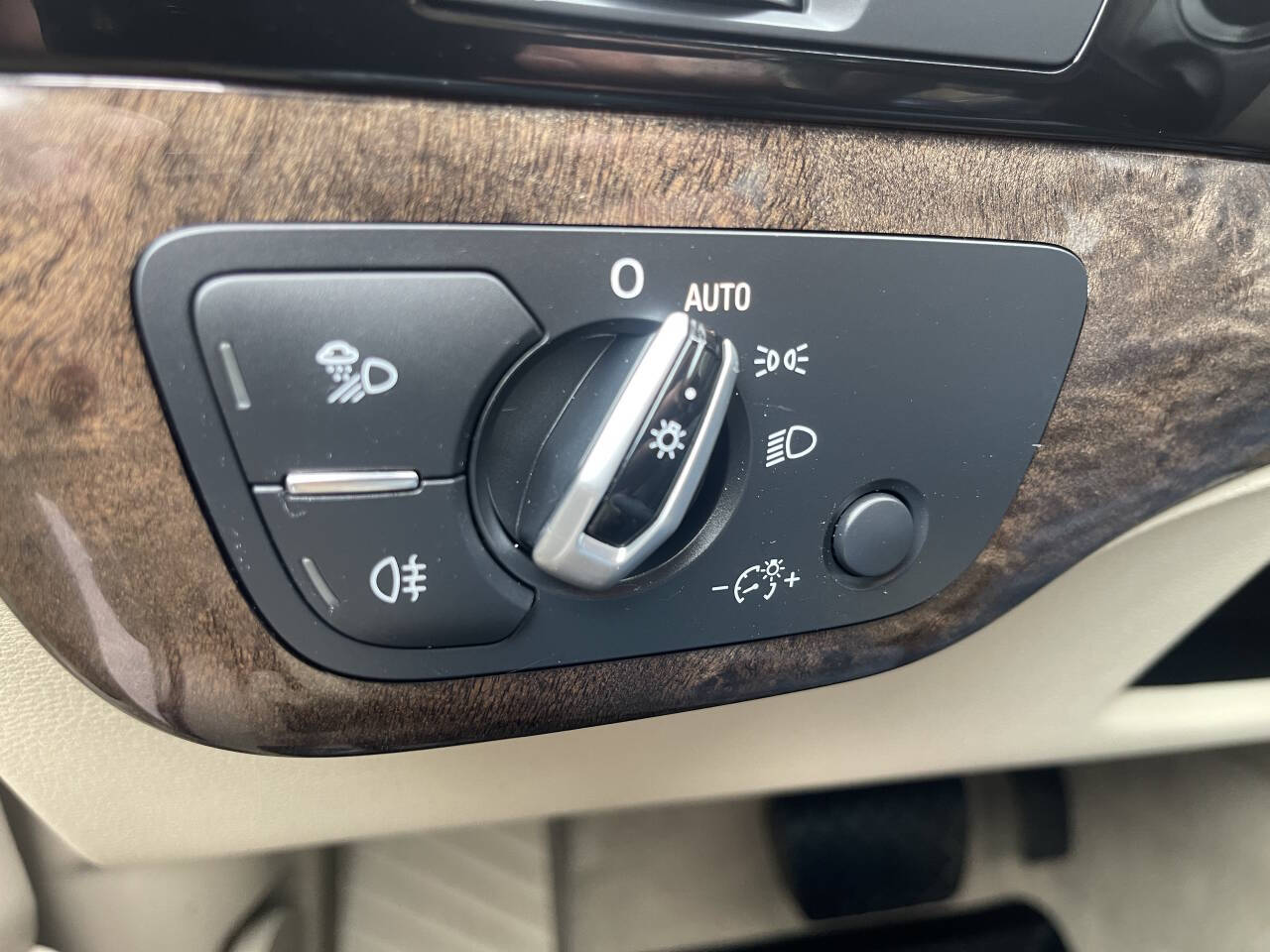 Vehicle image 37 of 47