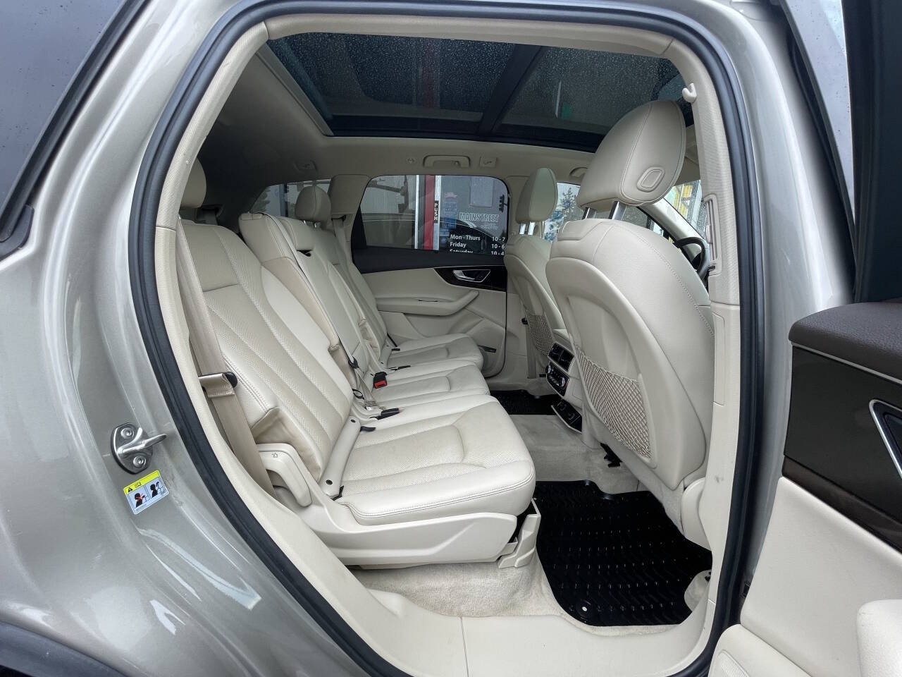 Vehicle image 21 of 47