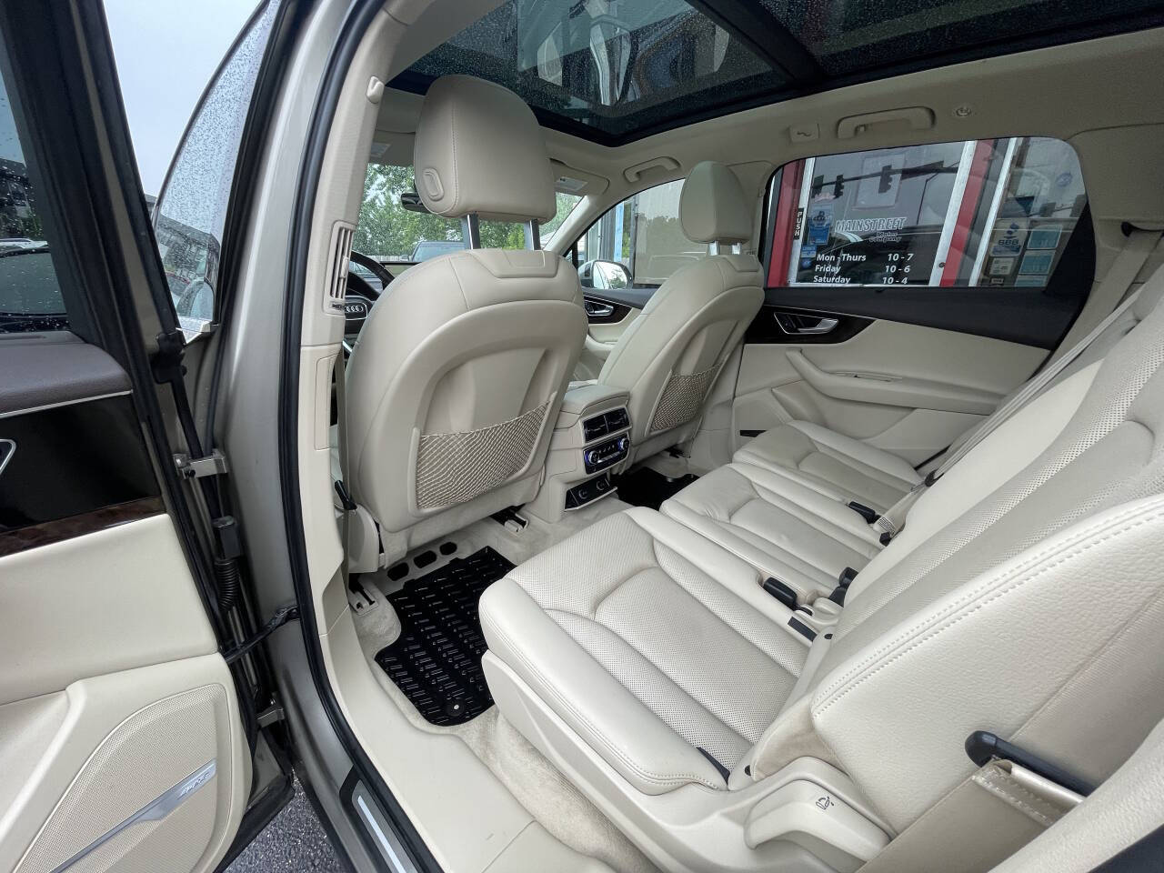 Vehicle image 19 of 47