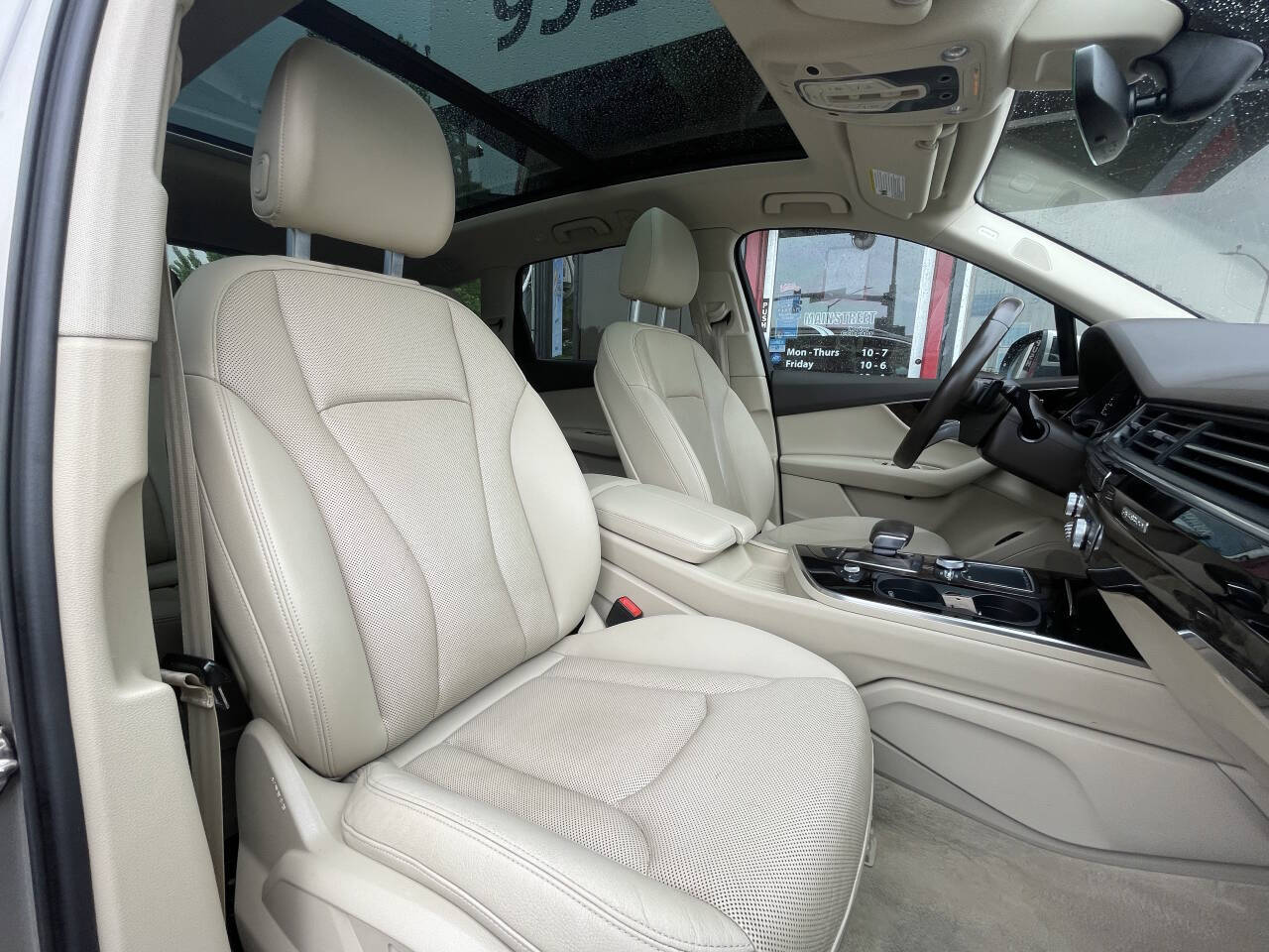 Vehicle image 16 of 47