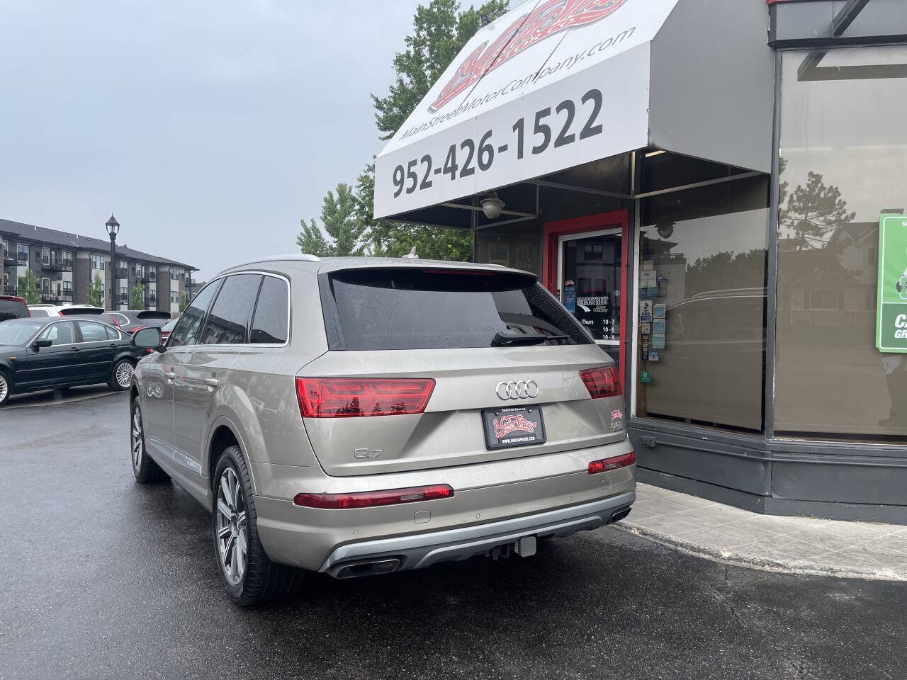 Vehicle image 7 of 47
