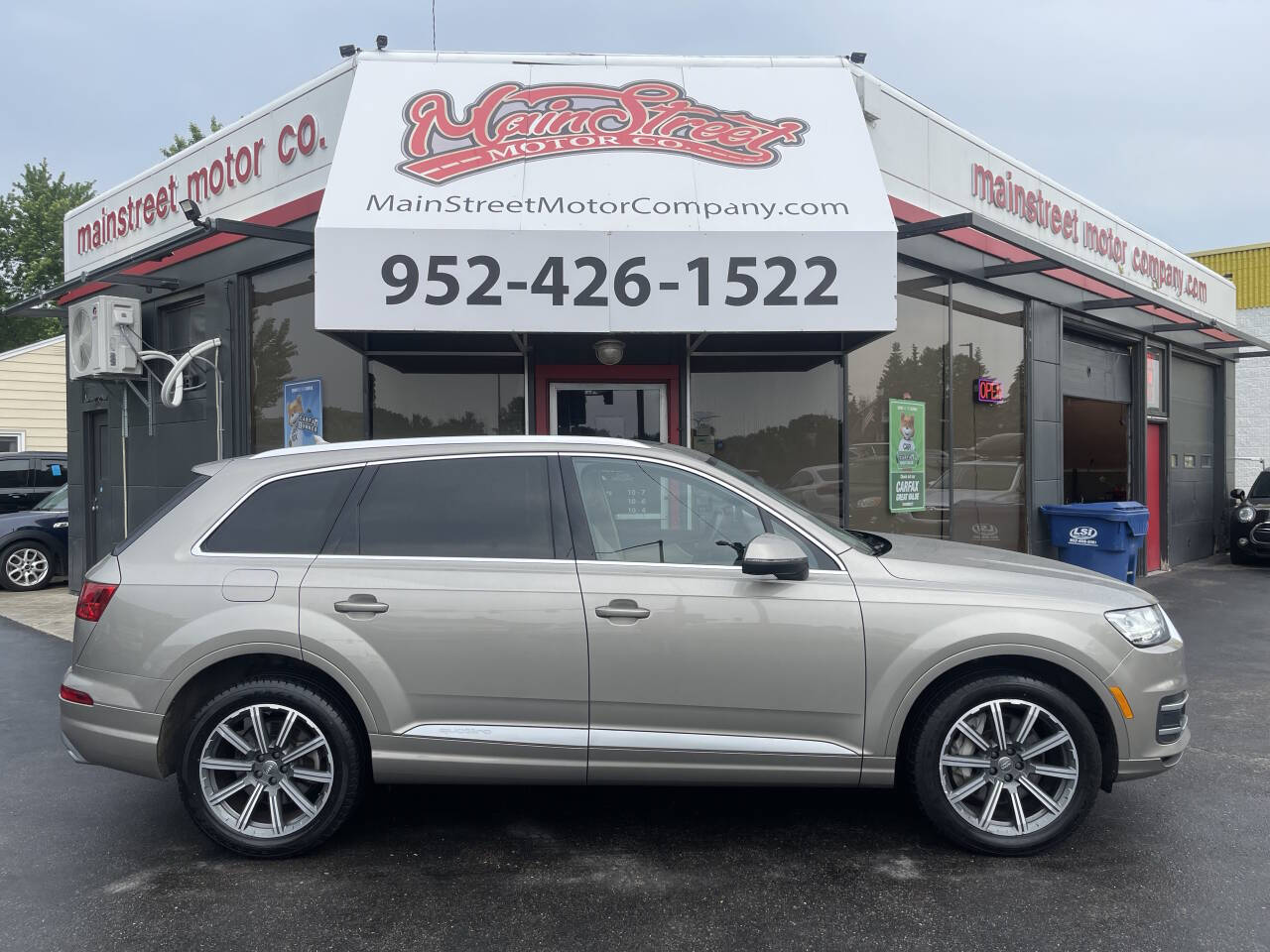 Vehicle image 5 of 47