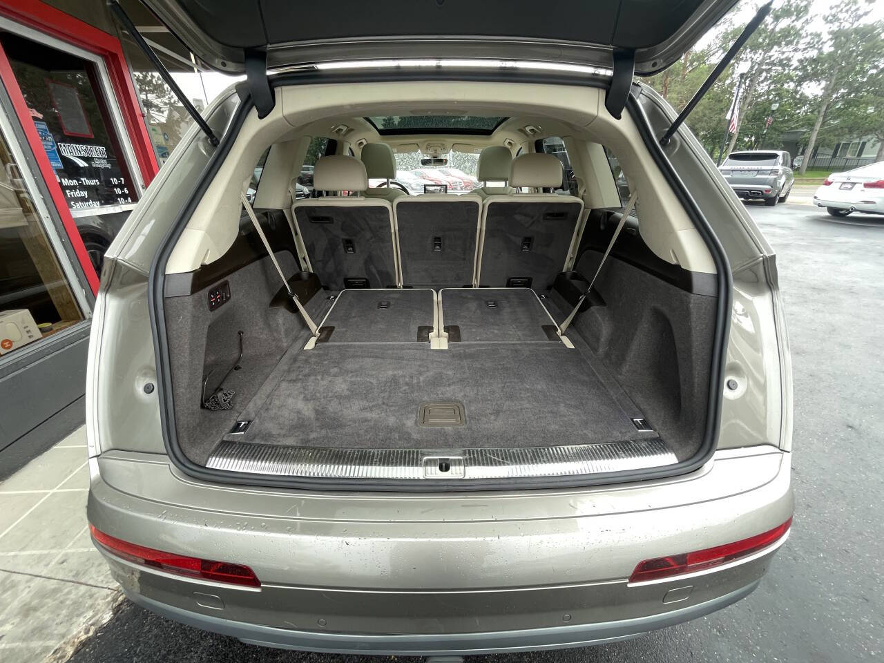 Vehicle image 10 of 47