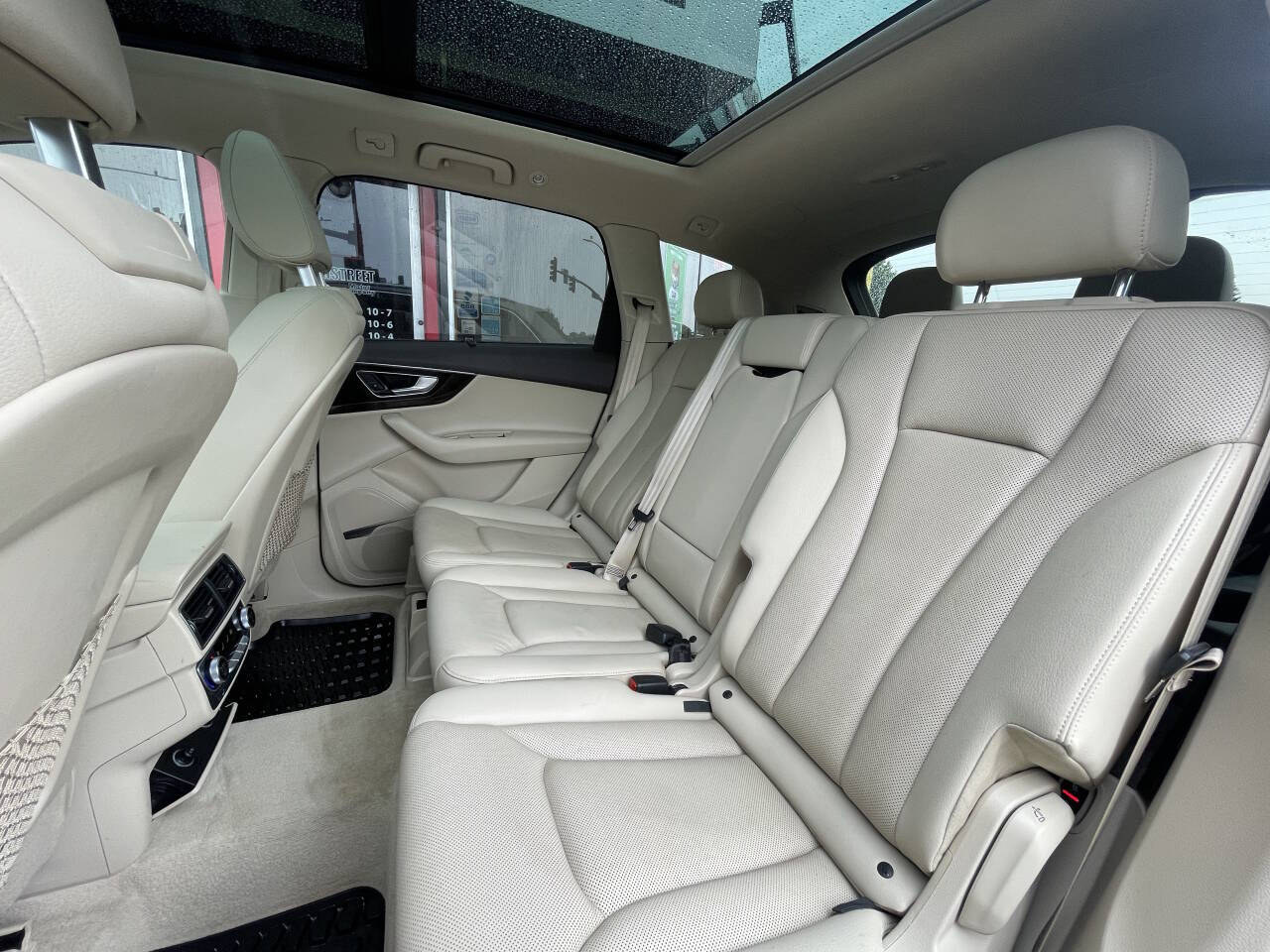 Vehicle image 13 of 47