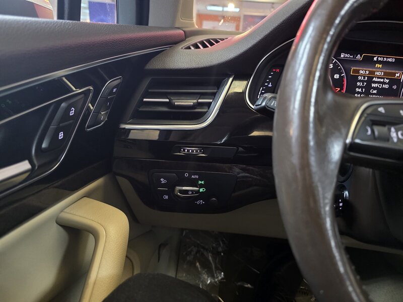 2017 Audi Q7 Premium Plus Image 27 of 43