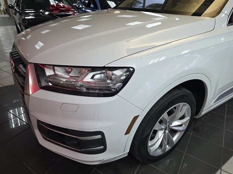 2017 Audi Q7 Premium Plus Image 2 of 43