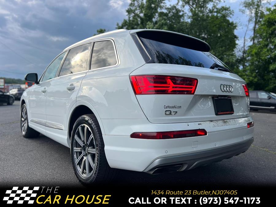 Vehicle image 11 of 34
