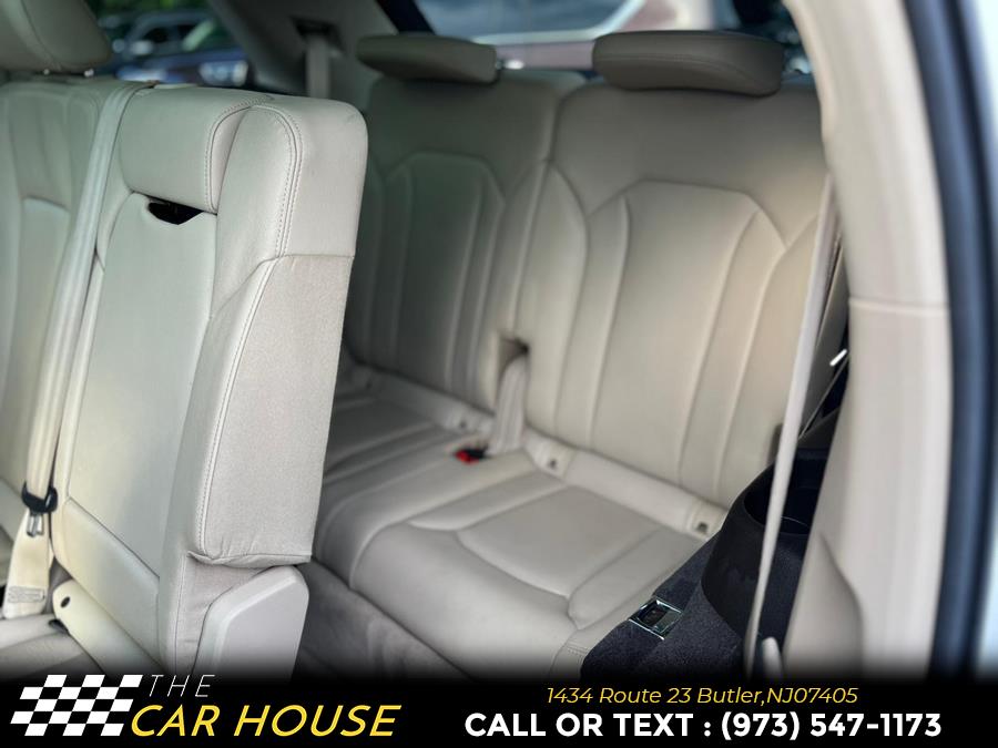 Vehicle image 17 of 34