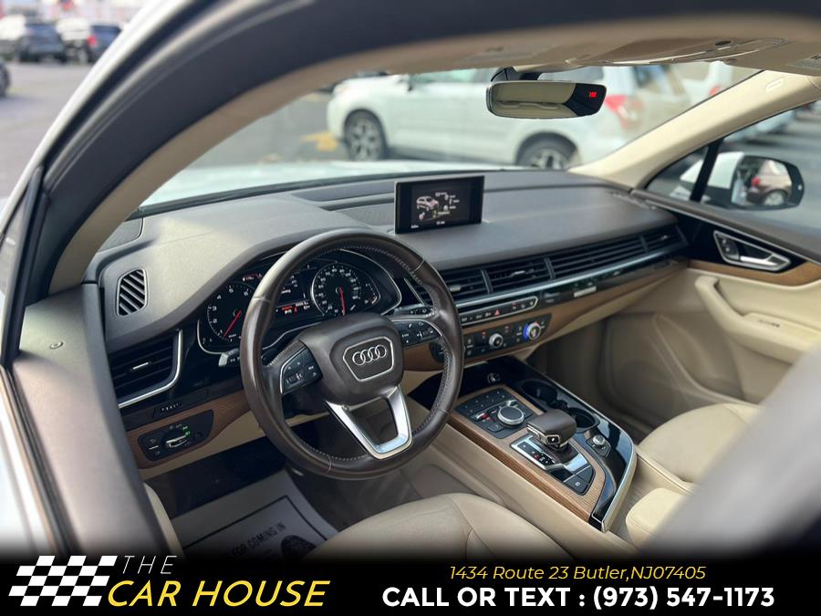 Vehicle image 25 of 34