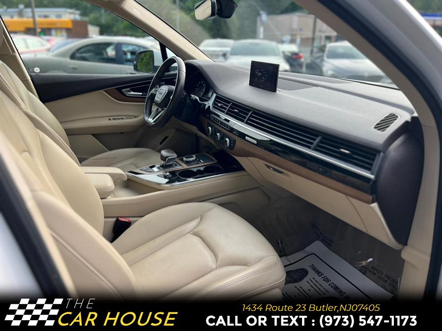 Vehicle image 24 of 34