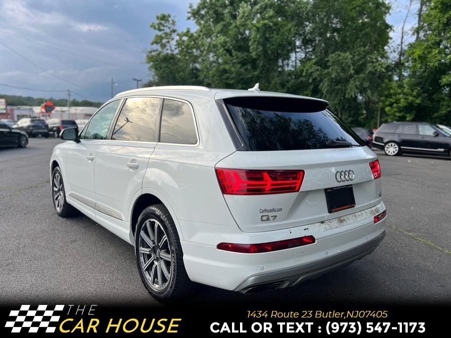 Vehicle image 10 of 34